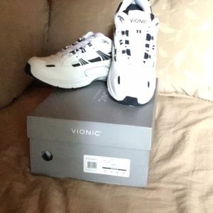 Men’s Vionic tennis shows